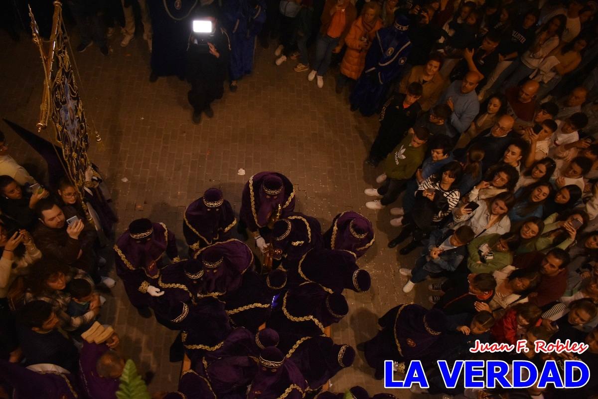 La procesión de la Virgen de los Dolores llena de recogimiento el casco antiguo de Caravaca