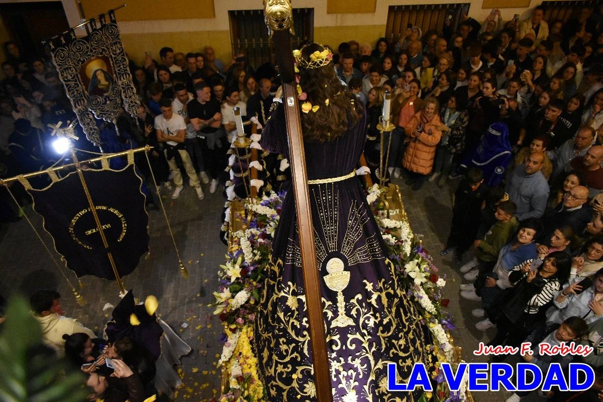La procesión de la Virgen de los Dolores llena de recogimiento el casco antiguo de Caravaca