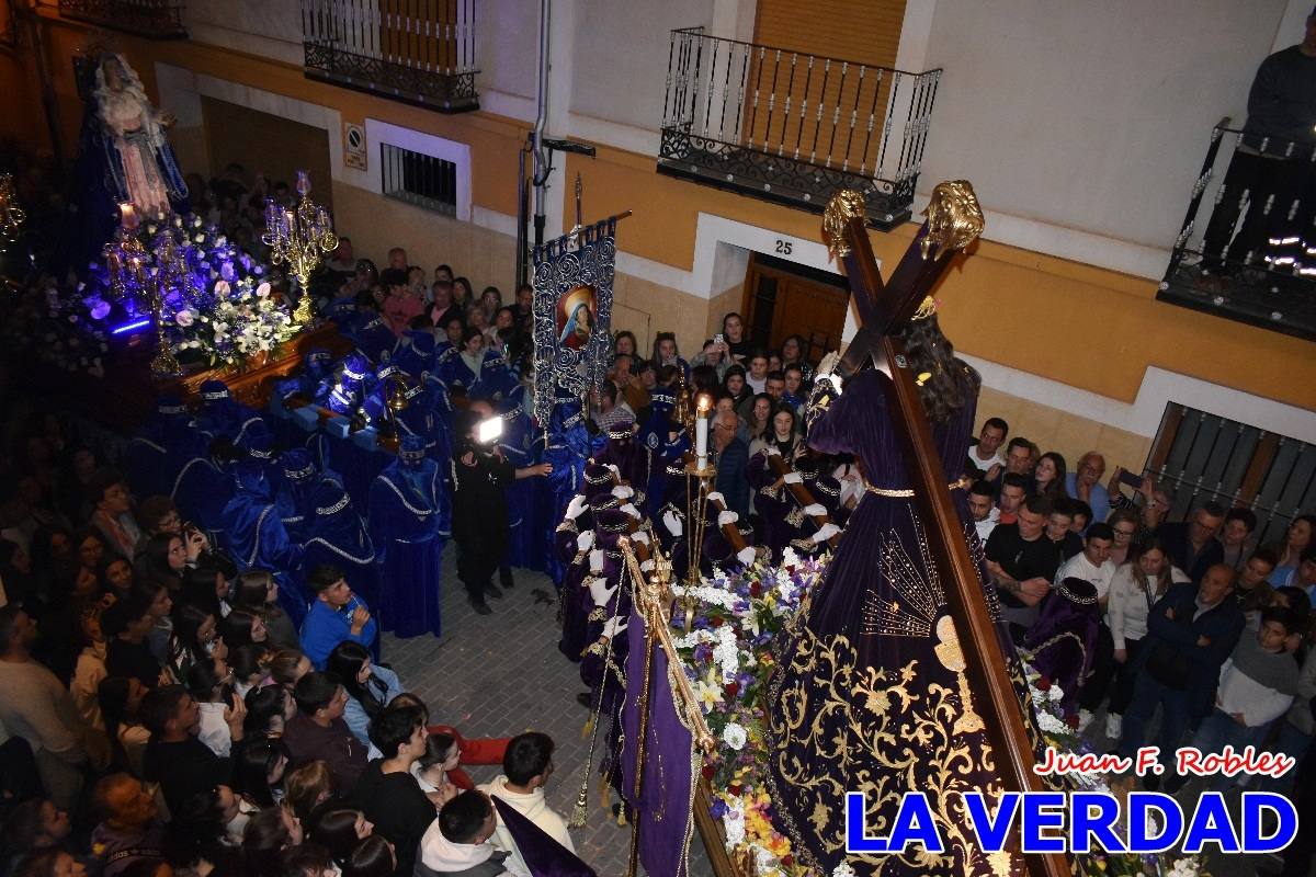 La procesión de la Virgen de los Dolores llena de recogimiento el casco antiguo de Caravaca