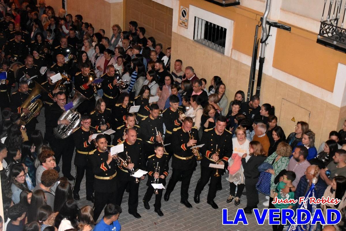 La procesión de la Virgen de los Dolores llena de recogimiento el casco antiguo de Caravaca