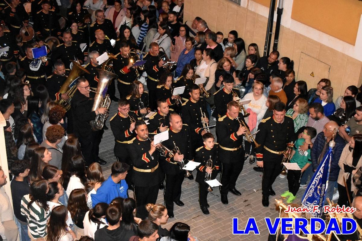 La procesión de la Virgen de los Dolores llena de recogimiento el casco antiguo de Caravaca