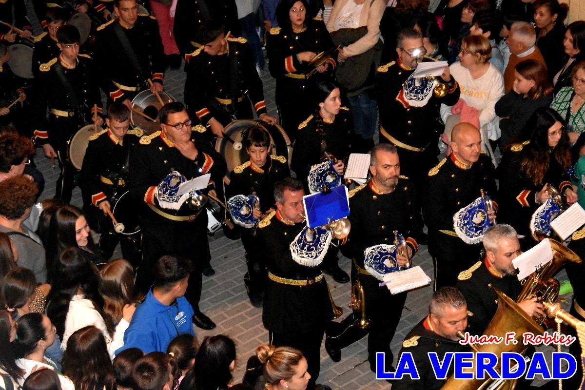 La procesión de la Virgen de los Dolores llena de recogimiento el casco antiguo de Caravaca