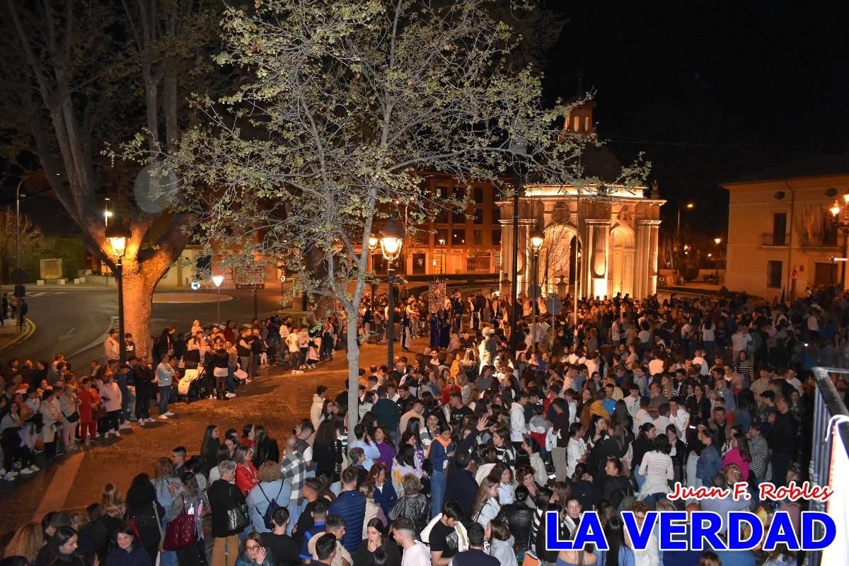 La procesión de la Virgen de los Dolores llena de recogimiento el casco antiguo de Caravaca