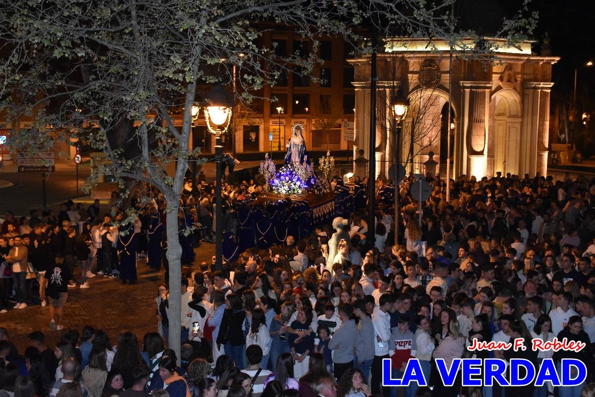 La procesión de la Virgen de los Dolores llena de recogimiento el casco antiguo de Caravaca