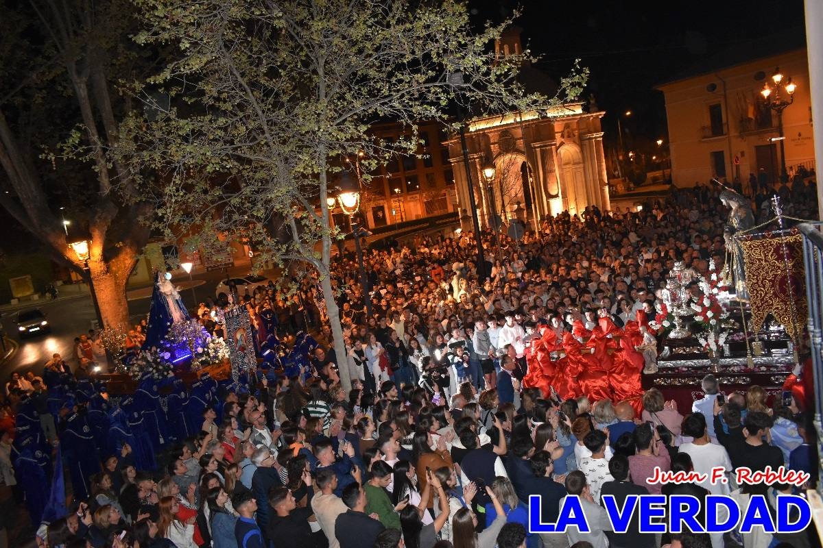 La procesión de la Virgen de los Dolores llena de recogimiento el casco antiguo de Caravaca