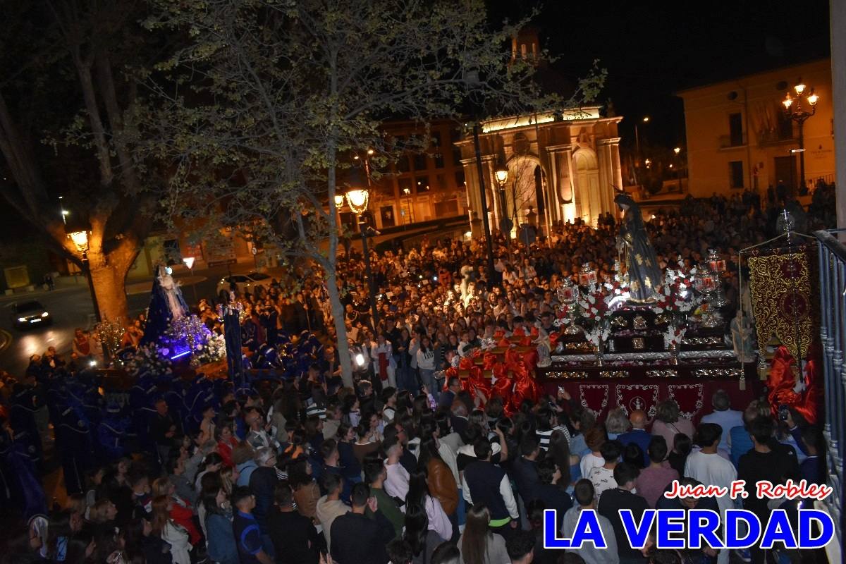 La procesión de la Virgen de los Dolores llena de recogimiento el casco antiguo de Caravaca