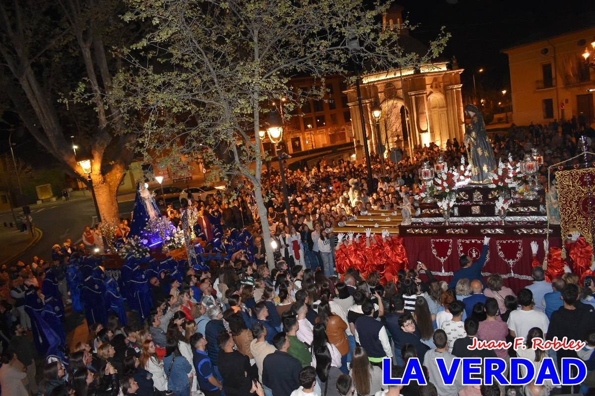 La procesión de la Virgen de los Dolores llena de recogimiento el casco antiguo de Caravaca