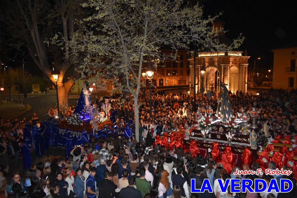 La procesión de la Virgen de los Dolores llena de recogimiento el casco antiguo de Caravaca