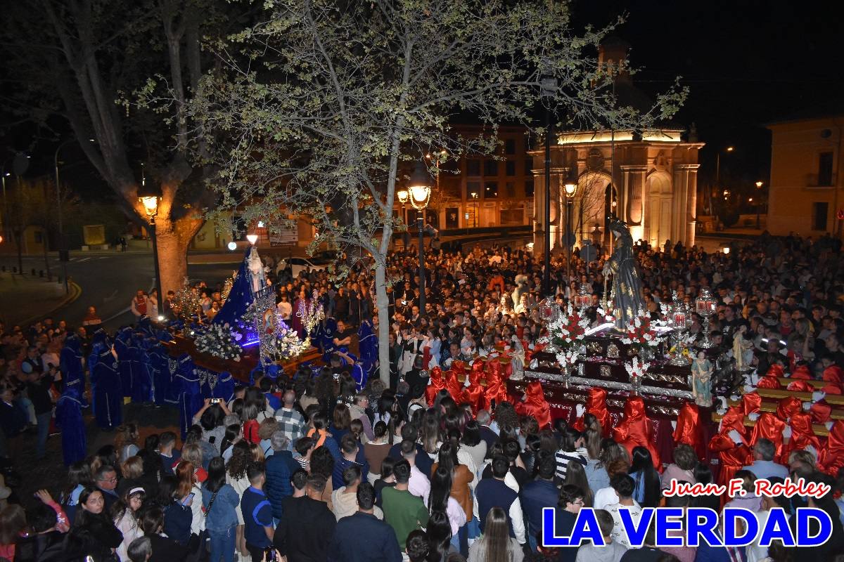 La procesión de la Virgen de los Dolores llena de recogimiento el casco antiguo de Caravaca