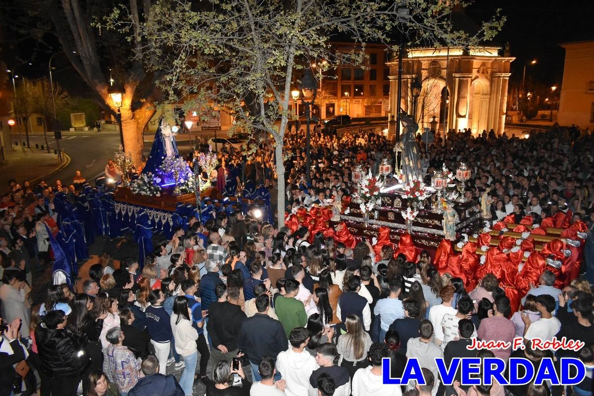 La procesión de la Virgen de los Dolores llena de recogimiento el casco antiguo de Caravaca