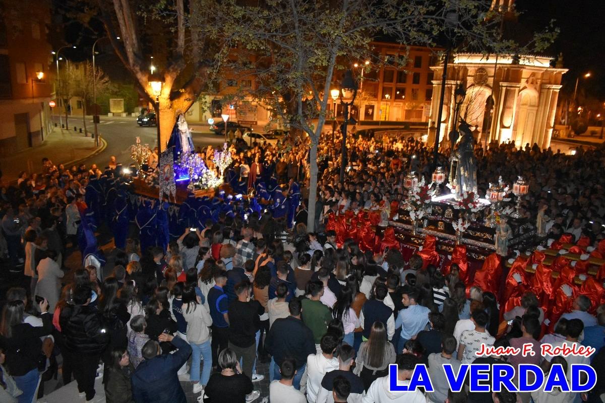 La procesión de la Virgen de los Dolores llena de recogimiento el casco antiguo de Caravaca