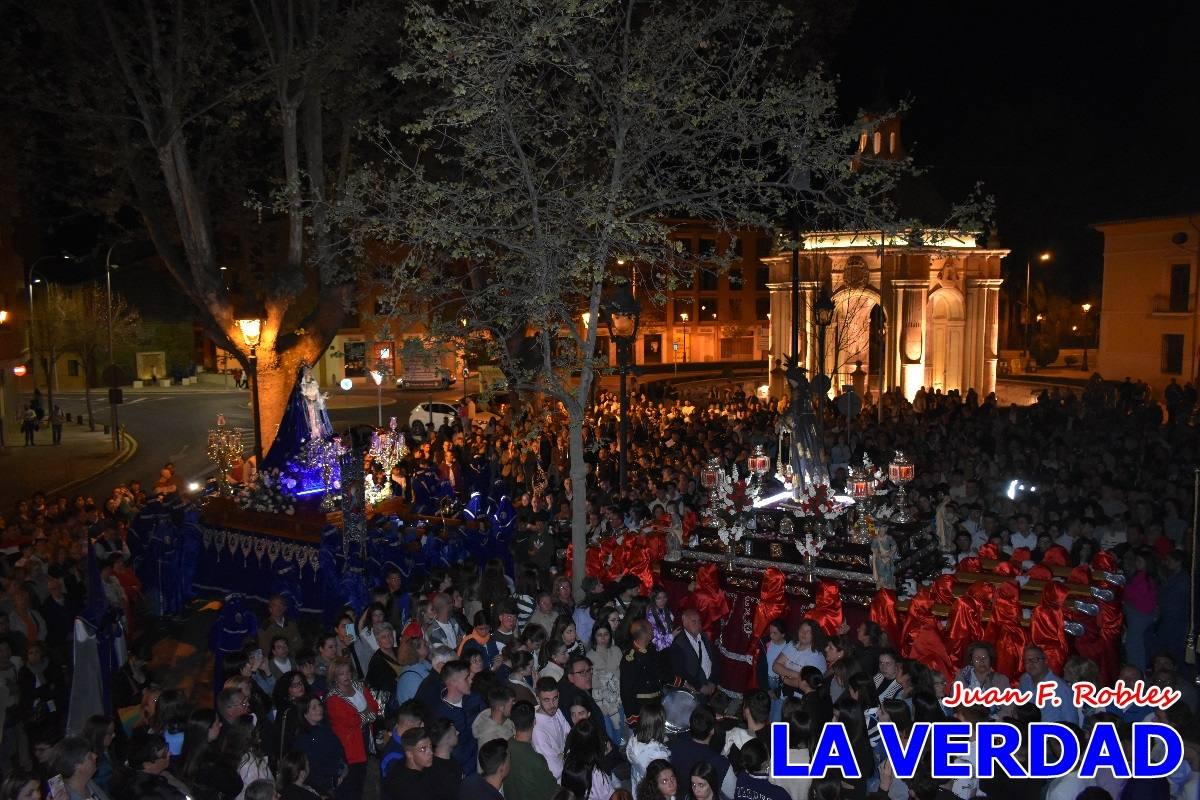 La procesión de la Virgen de los Dolores llena de recogimiento el casco antiguo de Caravaca
