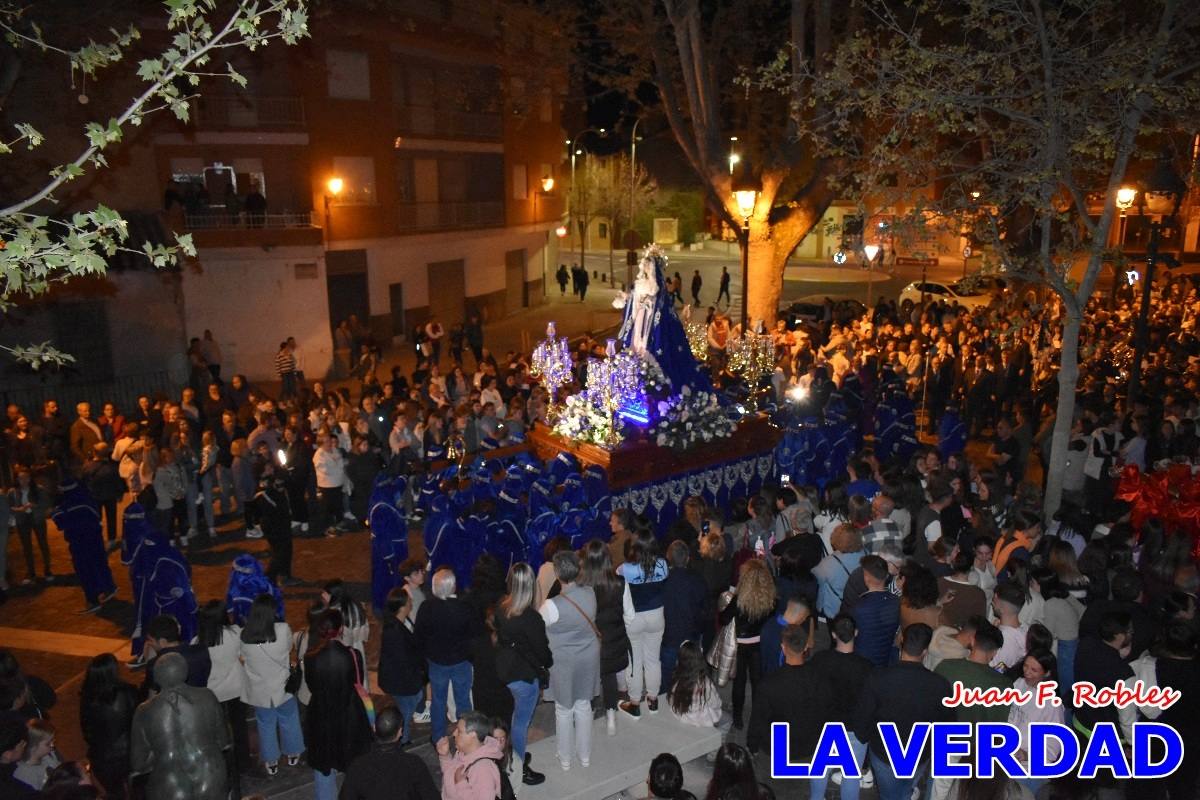 La procesión de la Virgen de los Dolores llena de recogimiento el casco antiguo de Caravaca