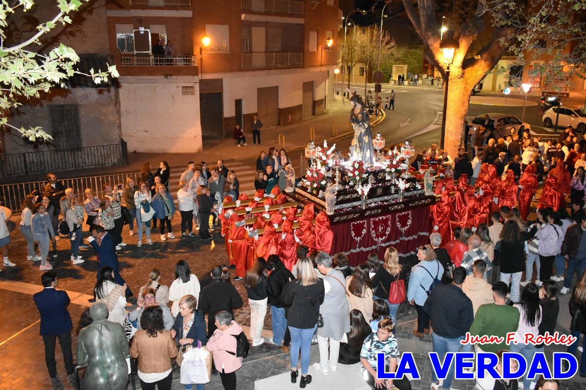 La procesión de la Virgen de los Dolores llena de recogimiento el casco antiguo de Caravaca