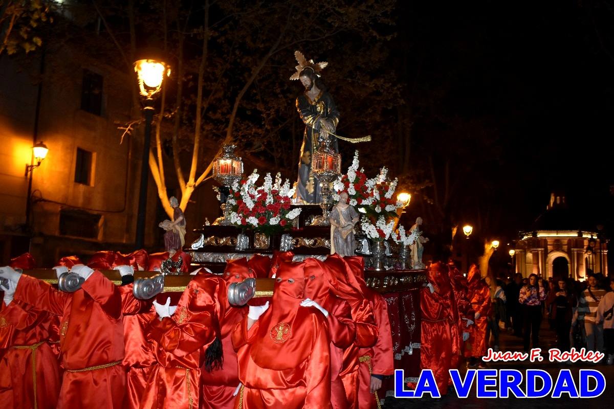 La procesión de la Virgen de los Dolores llena de recogimiento el casco antiguo de Caravaca