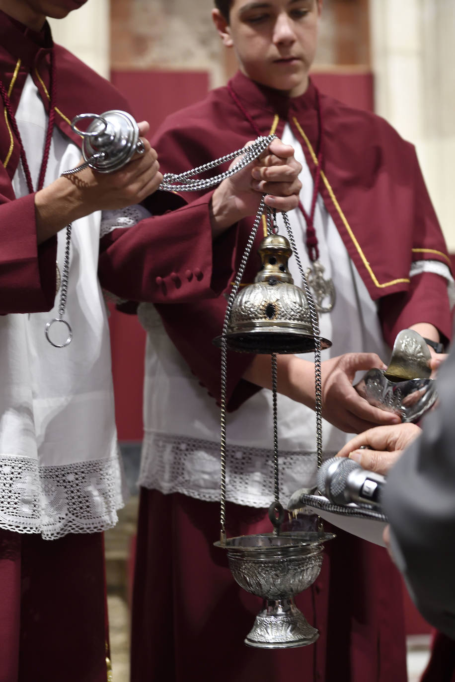 El besapié del Cristo del Perdón en Murcia, en imágenes