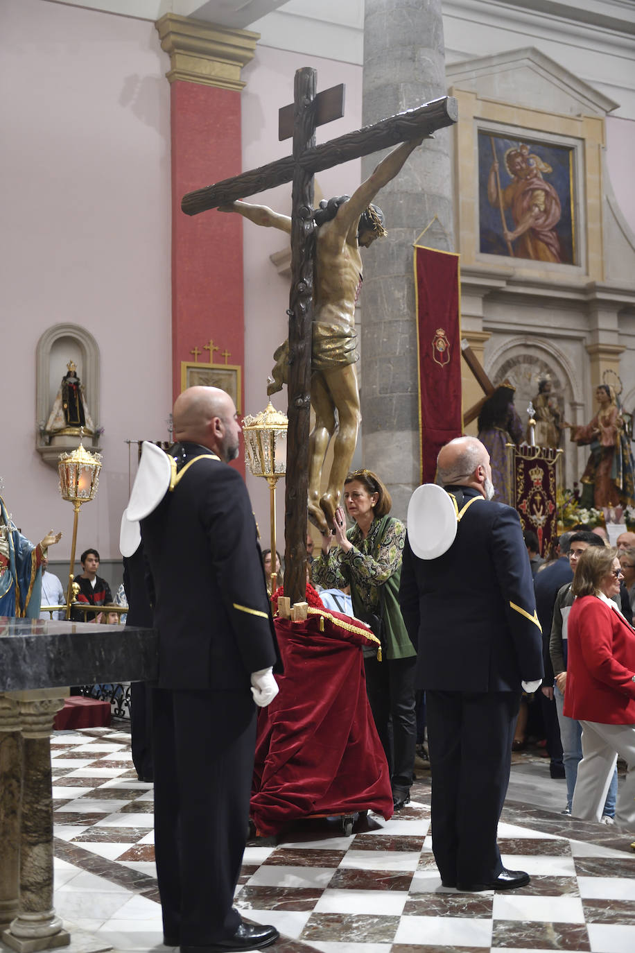 El besapié del Cristo del Perdón en Murcia, en imágenes