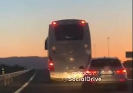 Imagen de la conducción temeraria de un autobús en Lorca.