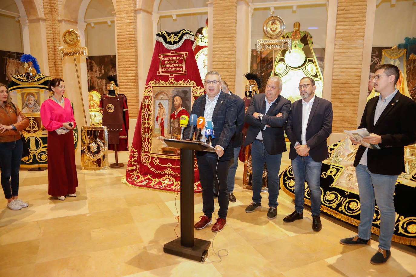 El Paso Azul de Lorca presenta sus nuevos bordados