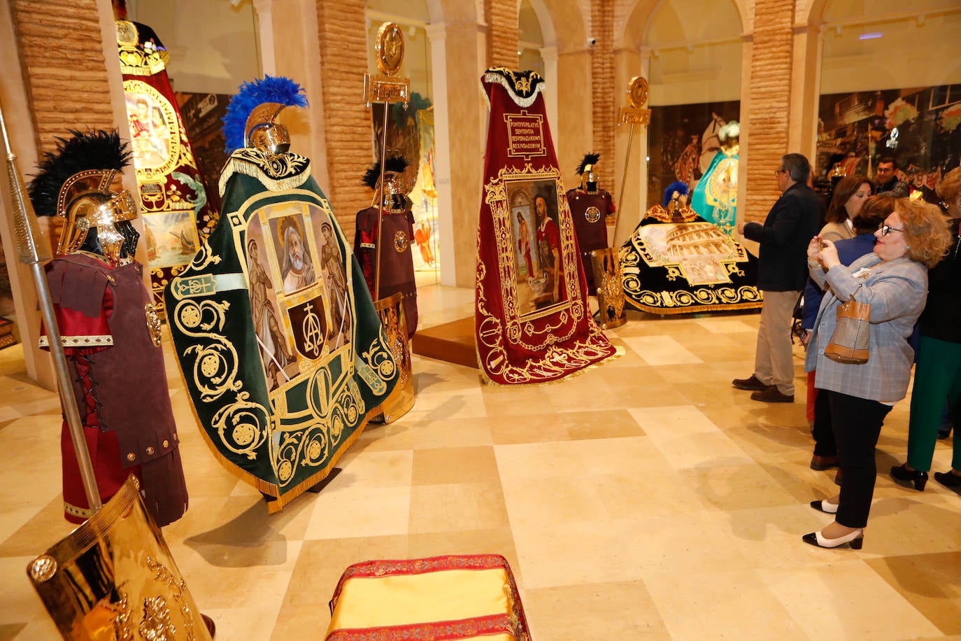 El Paso Azul de Lorca presenta sus nuevos bordados