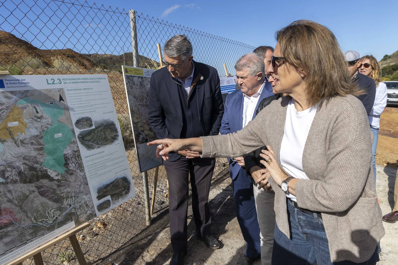 Las imágenes de la visita de Teresa Ribera a La Manga y La Unión