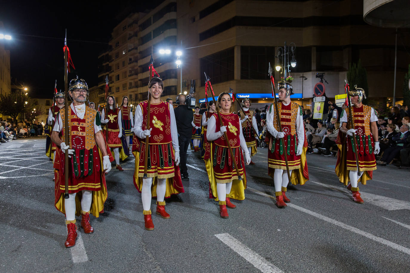 Militares, guardias civiles y armaos imprimen carácter marcial al Lunes Santo