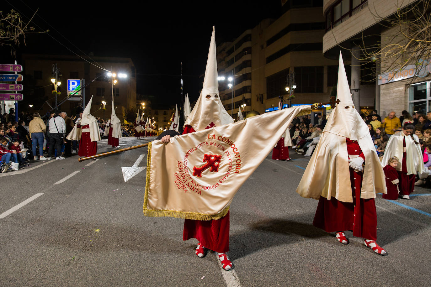 Militares, guardias civiles y armaos imprimen carácter marcial al Lunes Santo