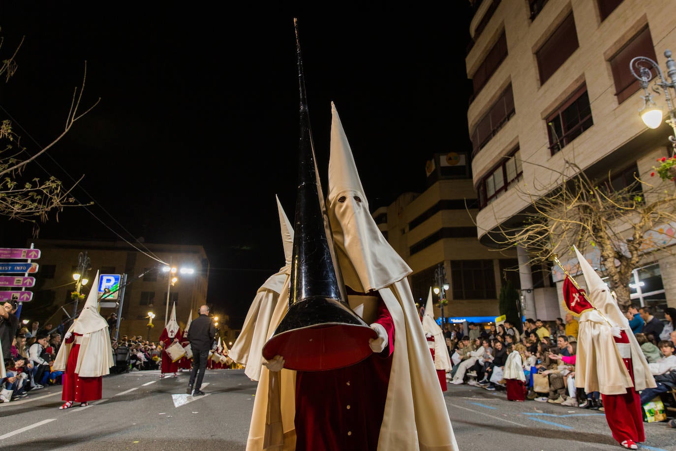 Militares, guardias civiles y armaos imprimen carácter marcial al Lunes Santo