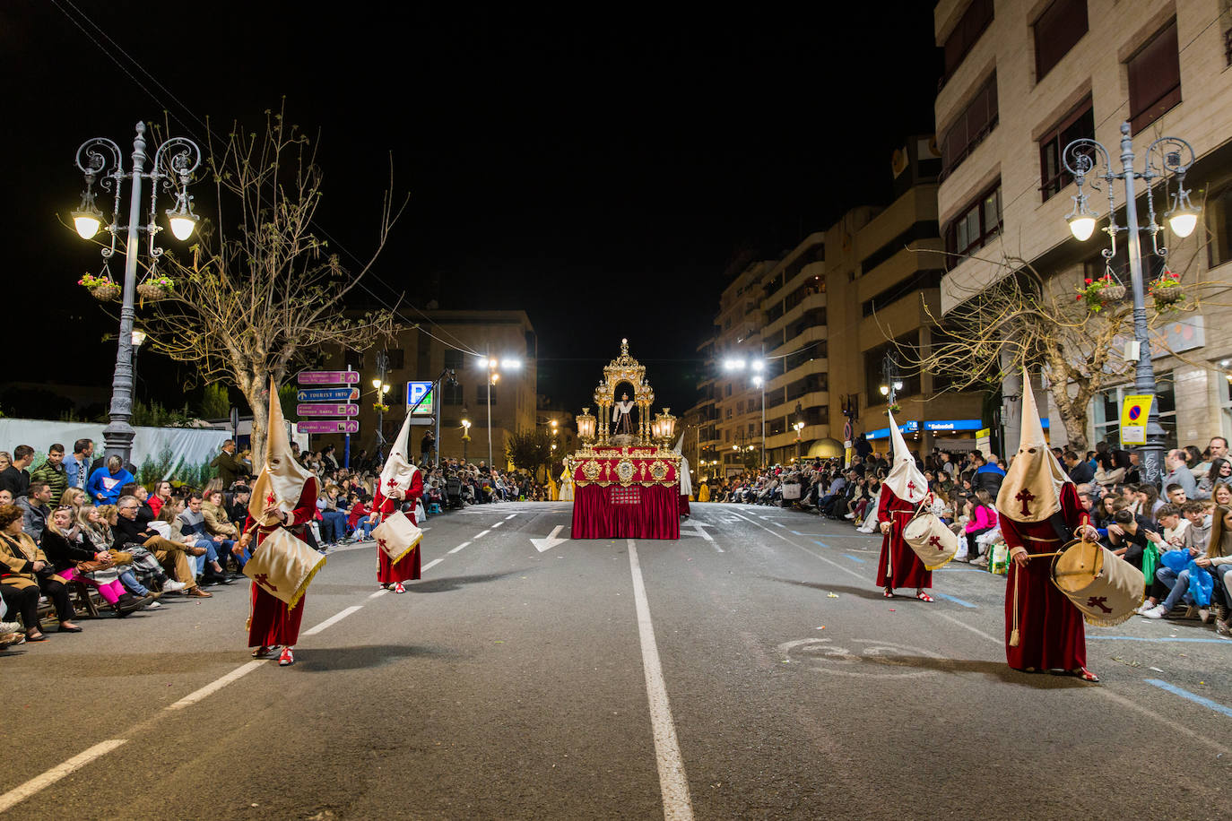 Militares, guardias civiles y armaos imprimen carácter marcial al Lunes Santo