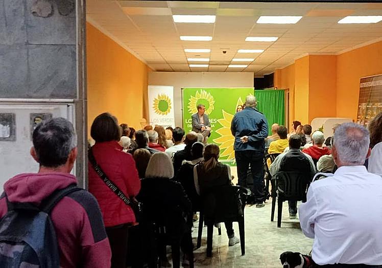 El local de Los Verdes en la calle Fotógrafos Darblade se quedó pequeño.