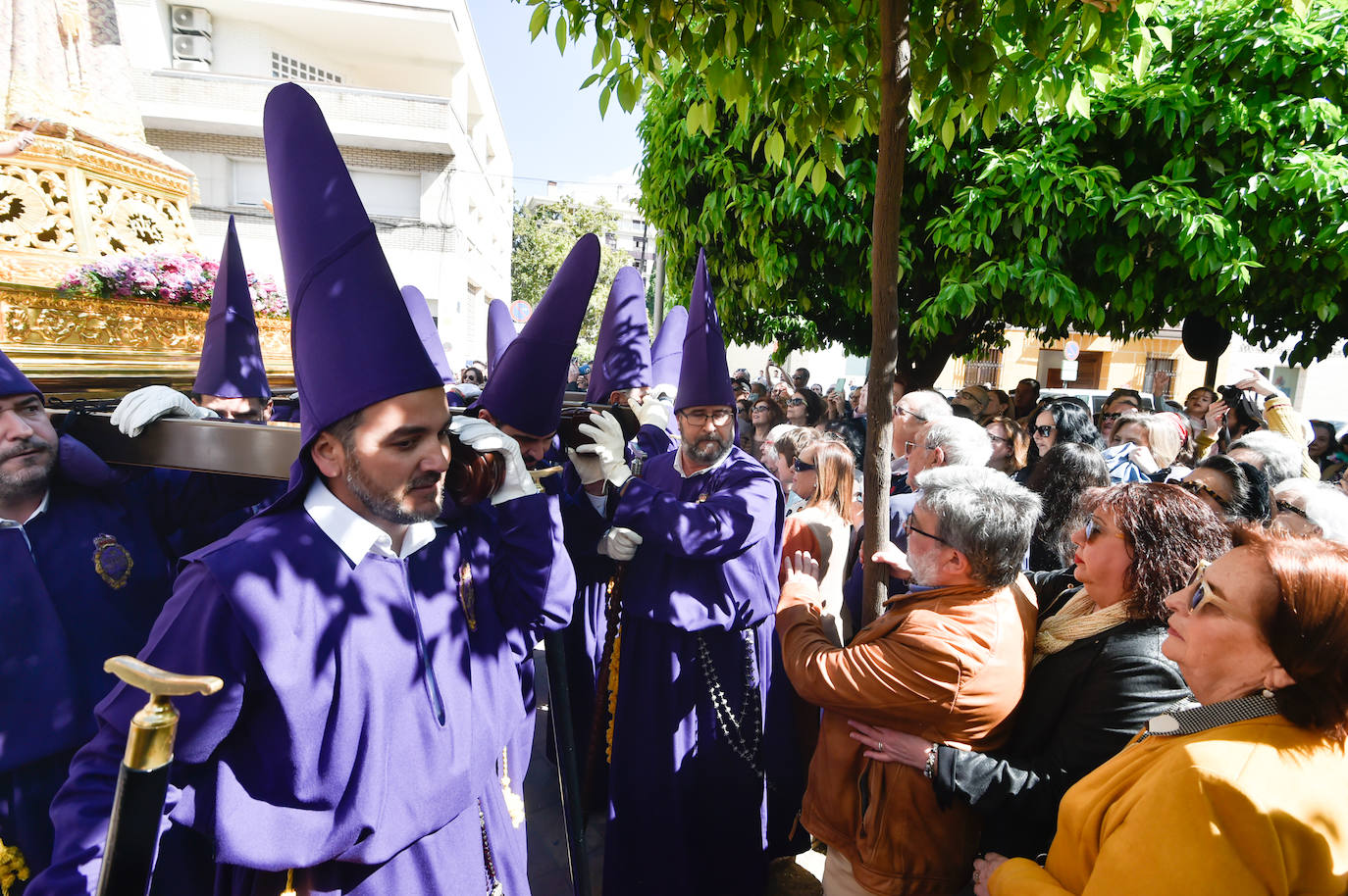 Multitudinario traslado de Nuestro Padre Jesús Nazareno