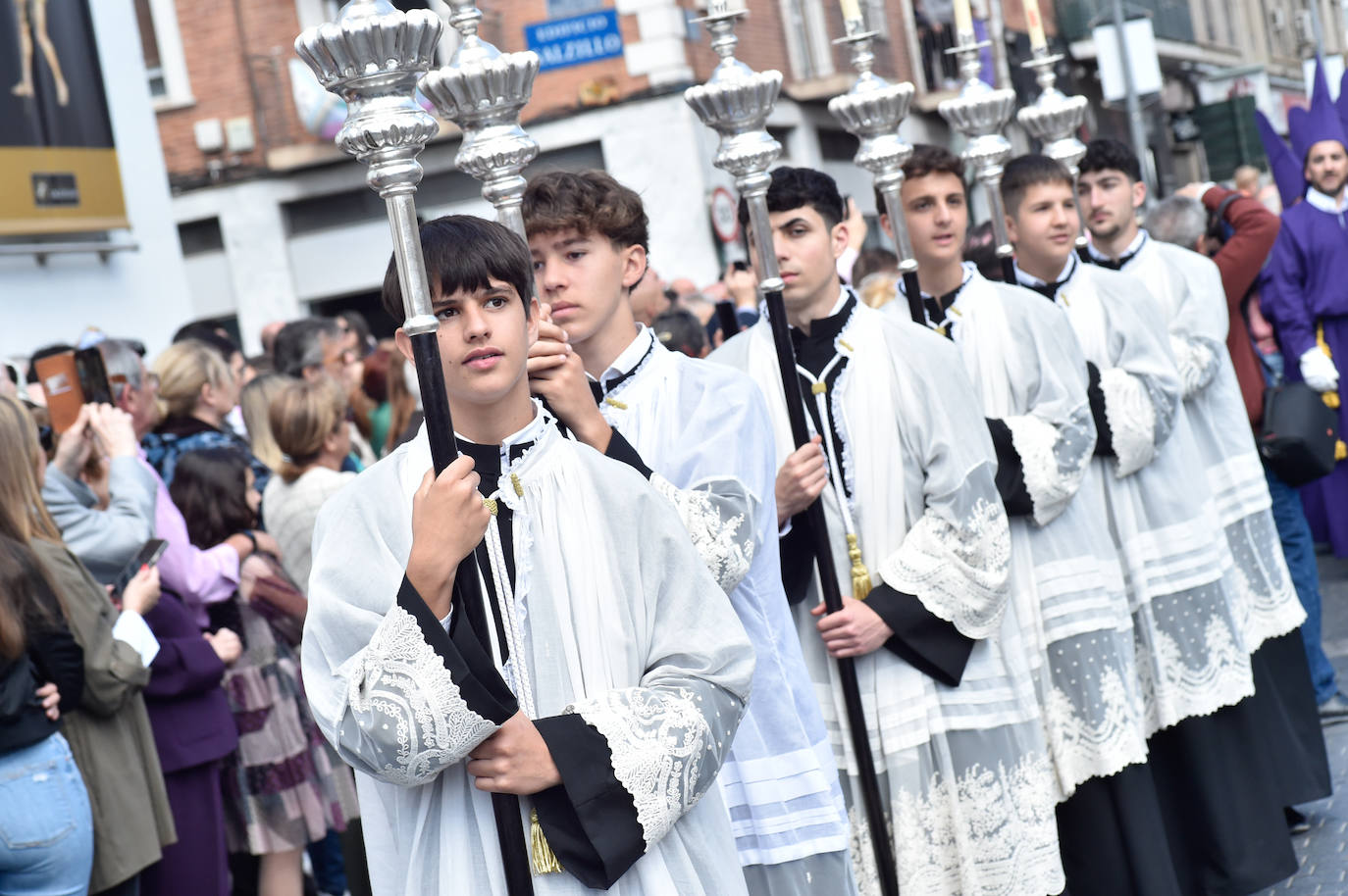 Multitudinario traslado de Nuestro Padre Jesús Nazareno