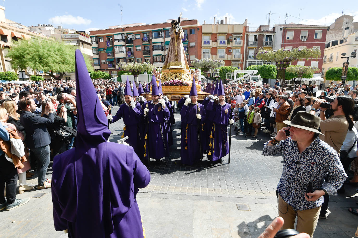 Multitudinario traslado de Nuestro Padre Jesús Nazareno