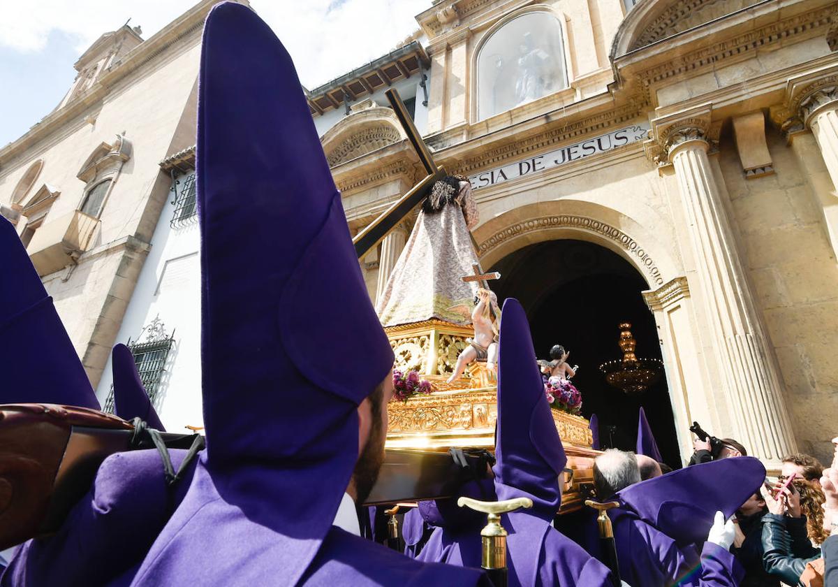 Multitudinario traslado de Nuestro Padre Jesús Nazareno