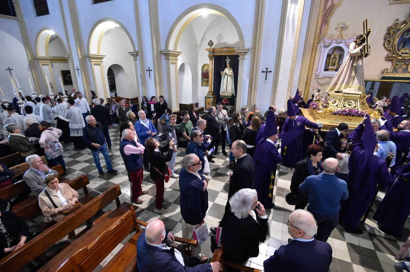 Multitudinario traslado de Nuestro Padre Jesús Nazareno