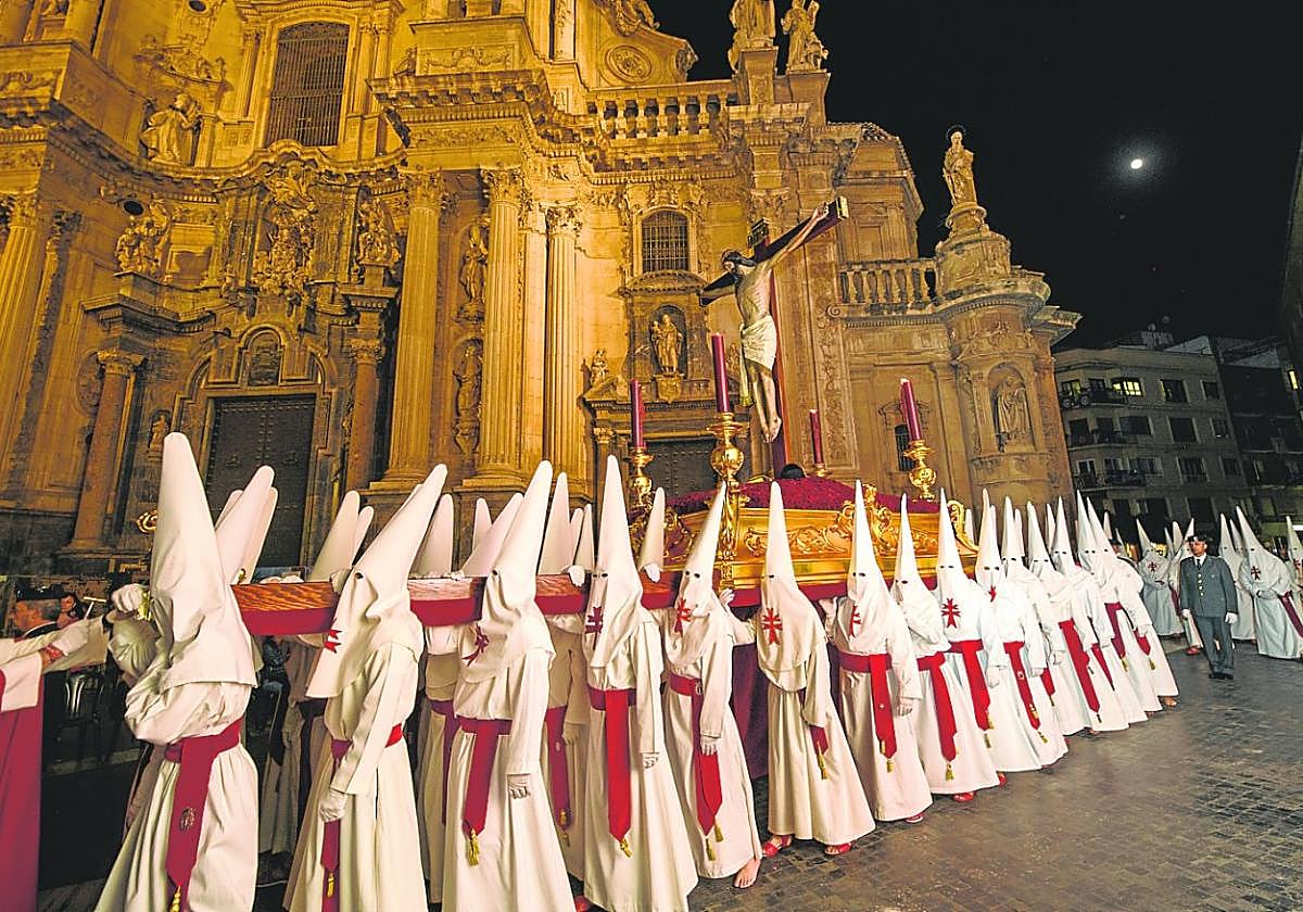 El Santísimo Cristo de la Salud, a su paso por Belluga.