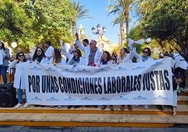 Protesta de trabajadores del hospital de Torrevieja.