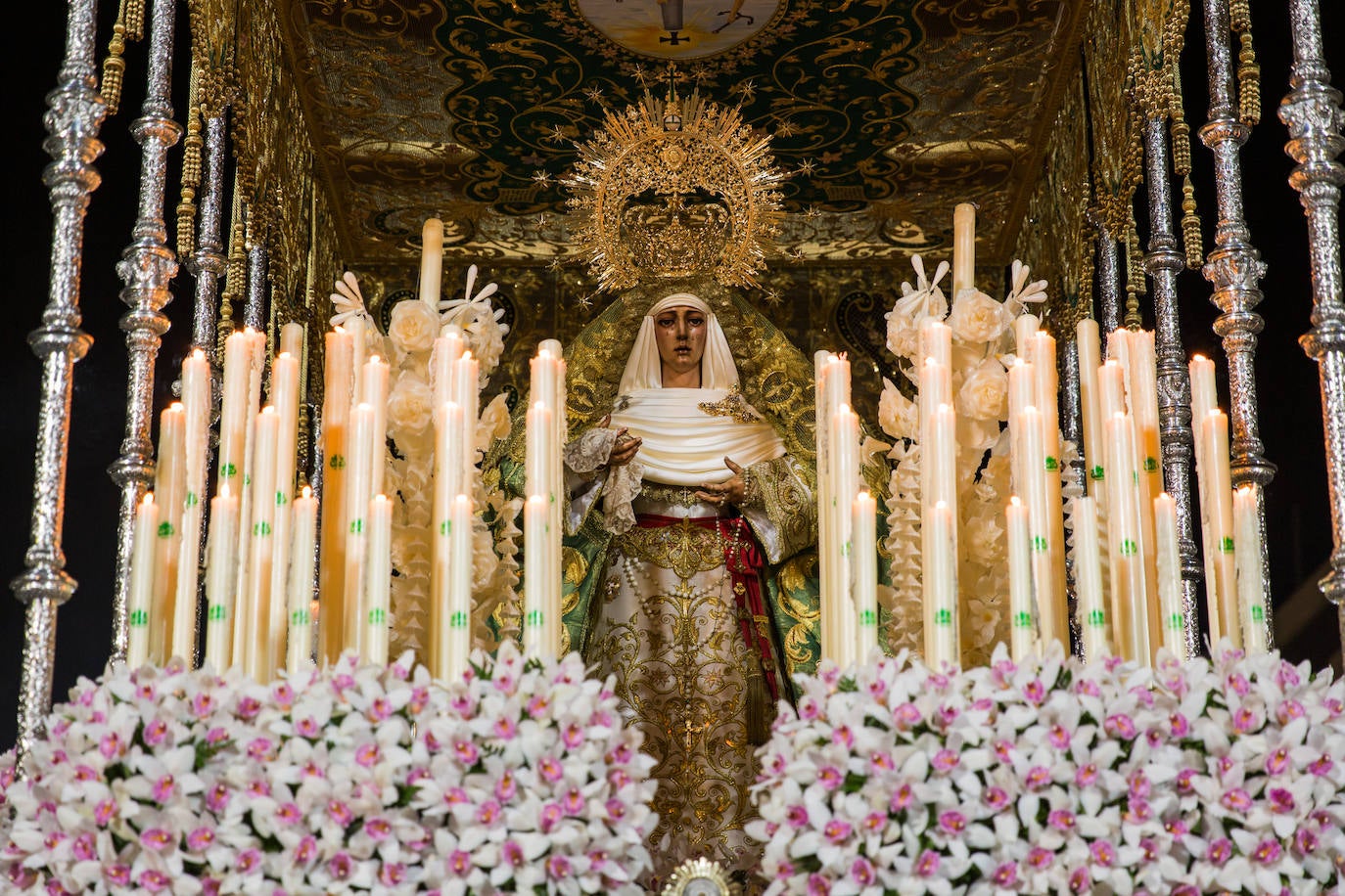 Esta imagen de la virgen es obra de Navarro Arteaga en 1995.