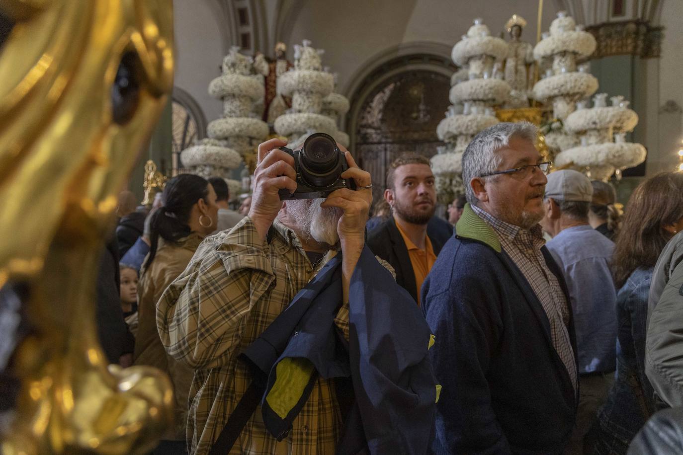 Cartageneros y turistas se echan a la calle en Semana Santa