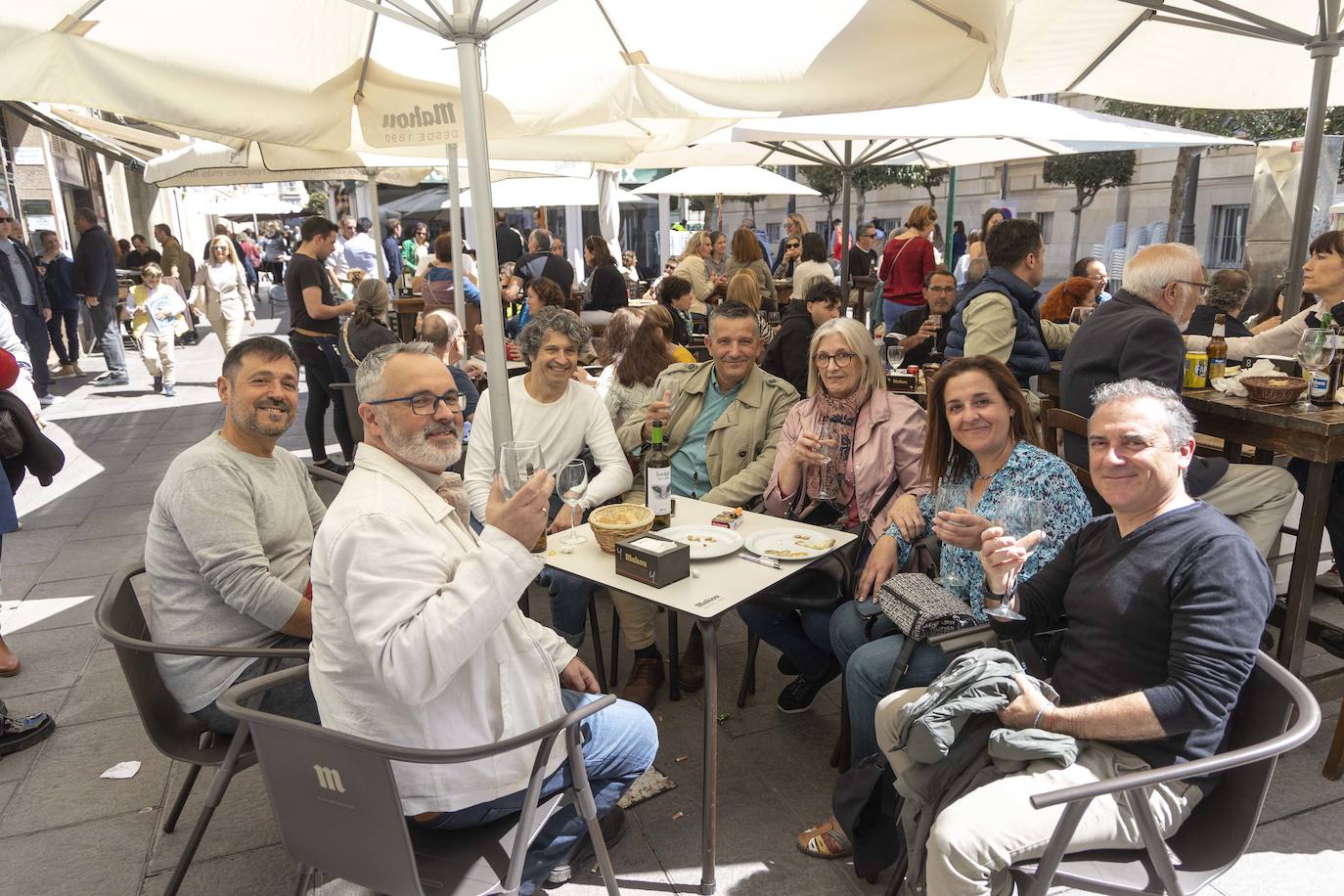 Cartageneros y turistas se echan a la calle en Semana Santa
