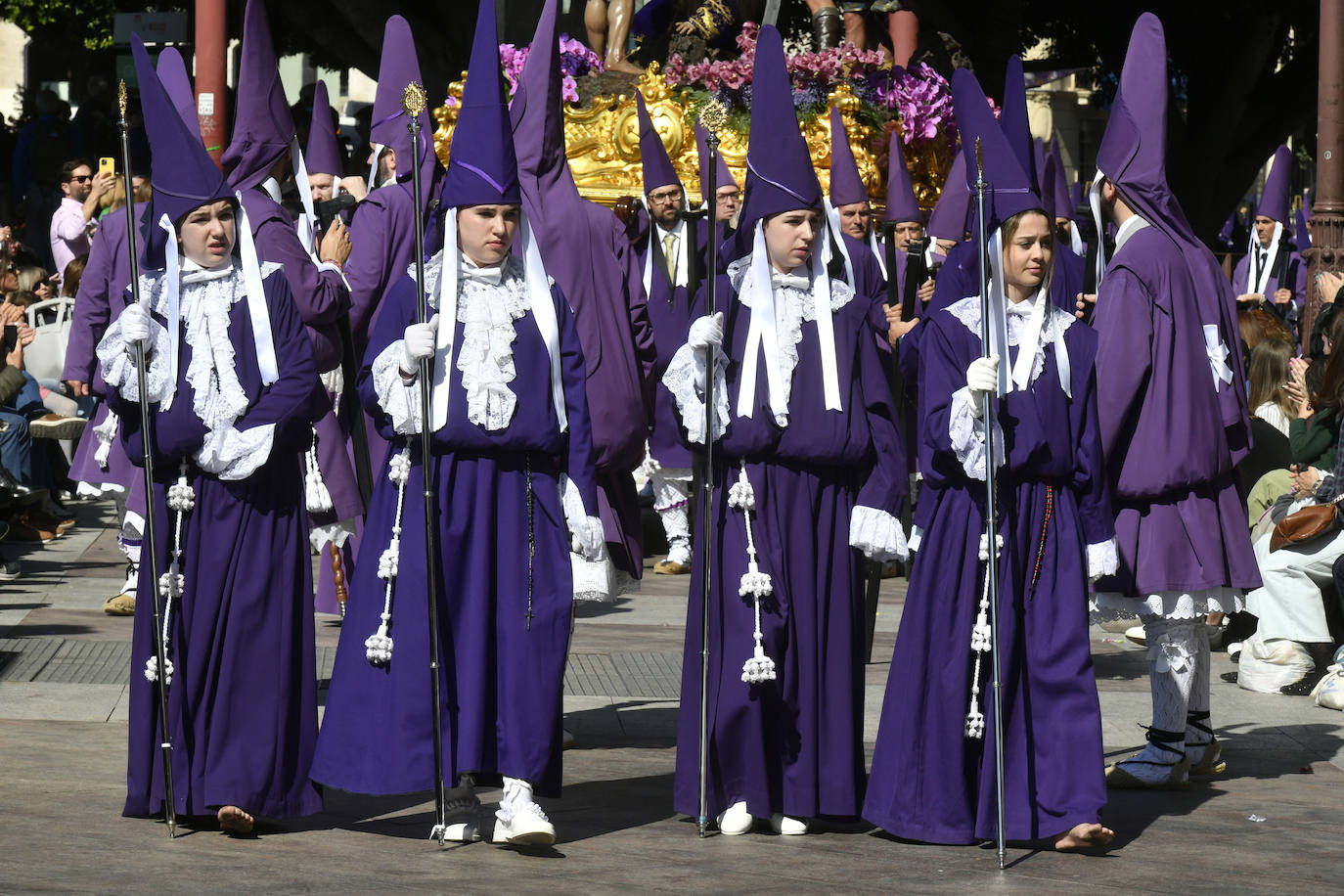 Los murcianos se emocionan con la procesión de Viernes Santo