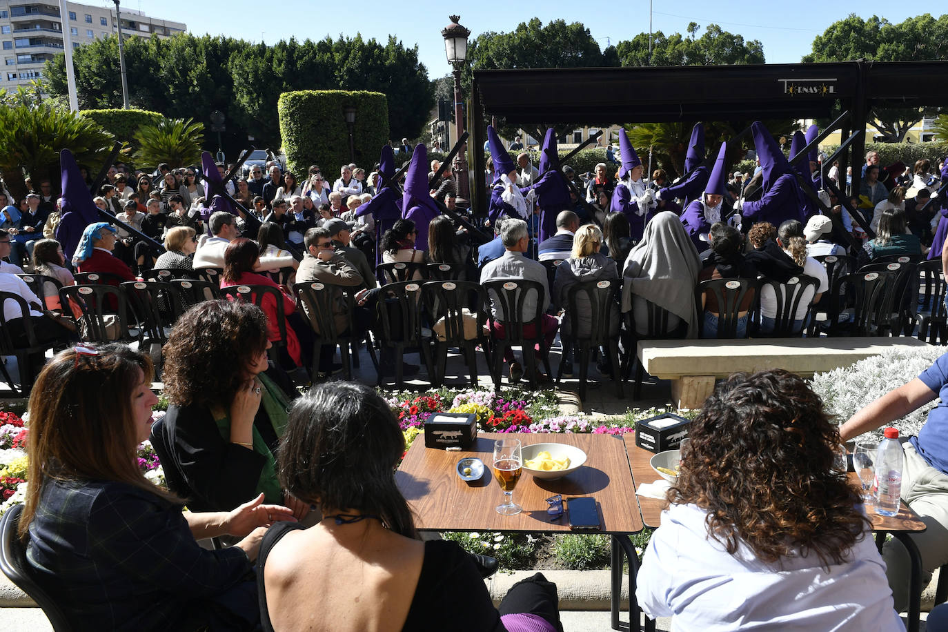 Los murcianos se emocionan con la procesión de Viernes Santo