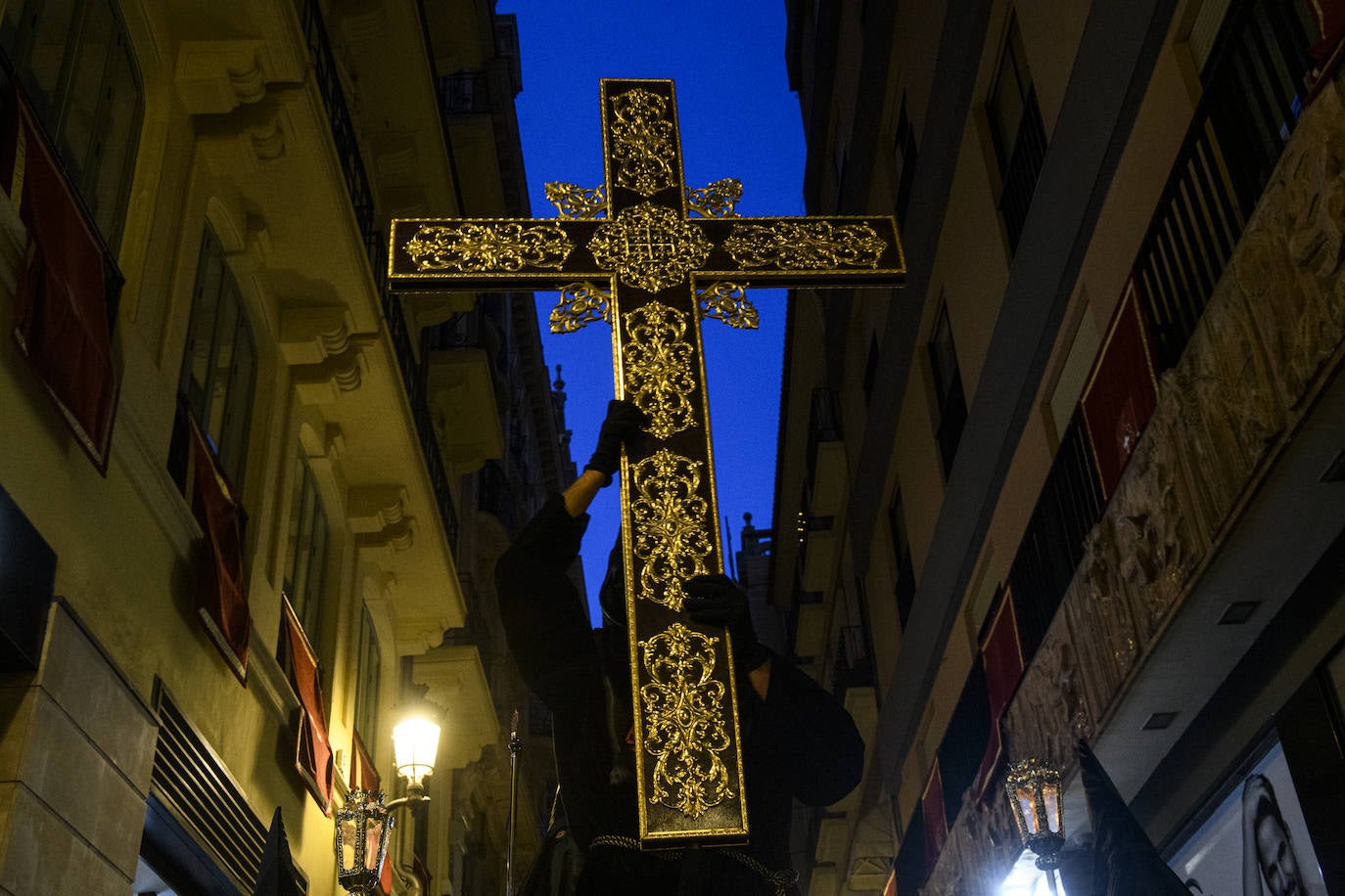 La procesión del Santo Sepulcro del Viernes Santo en Murcia, en imágenes