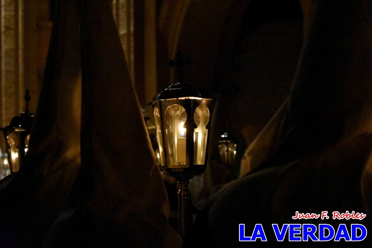 El Cristo de los Voluntarios inunda de solemnidad la medianoche