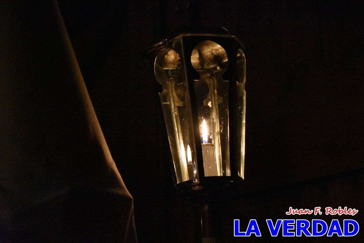 El Cristo de los Voluntarios inunda de solemnidad la medianoche