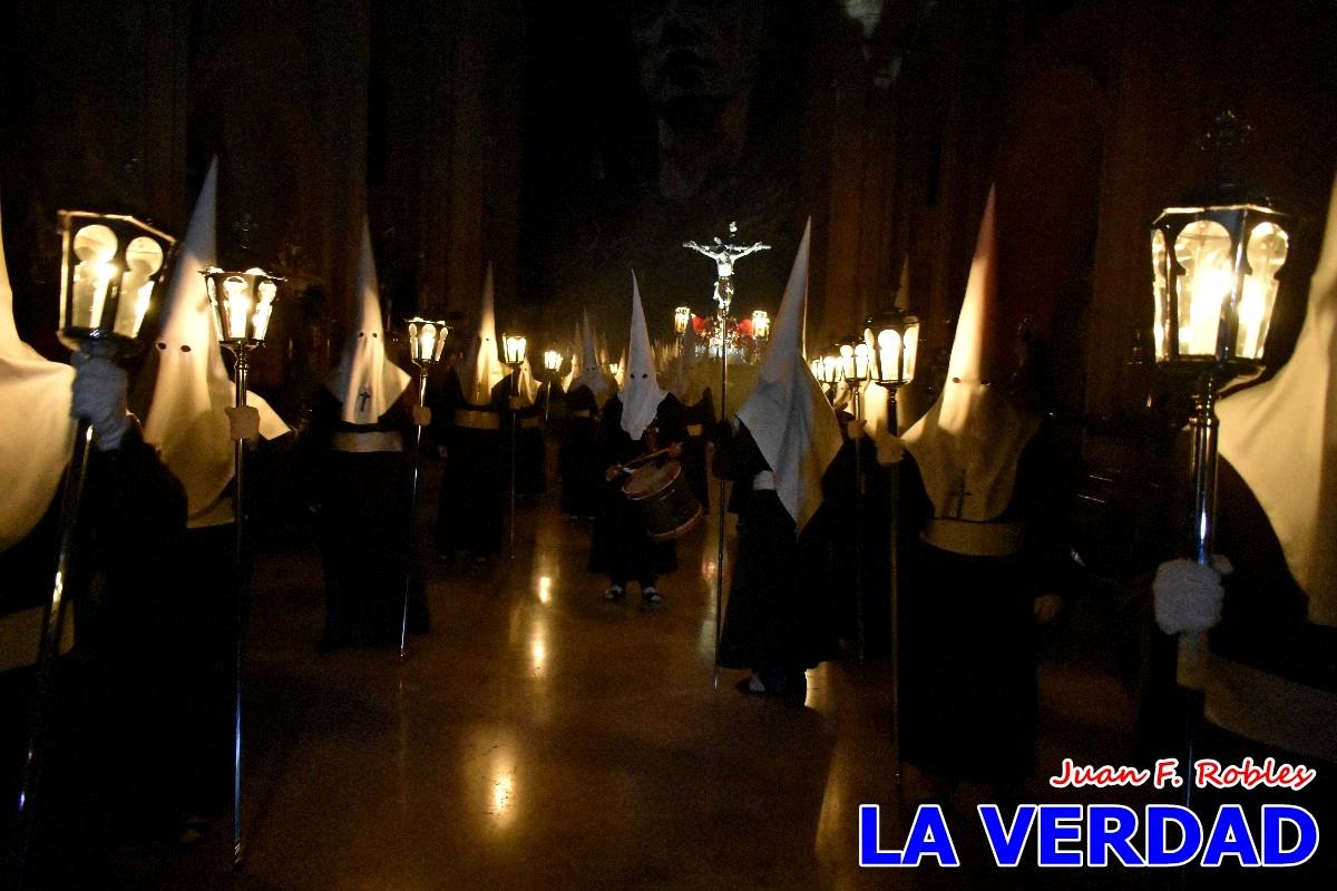 El Cristo de los Voluntarios inunda de solemnidad la medianoche