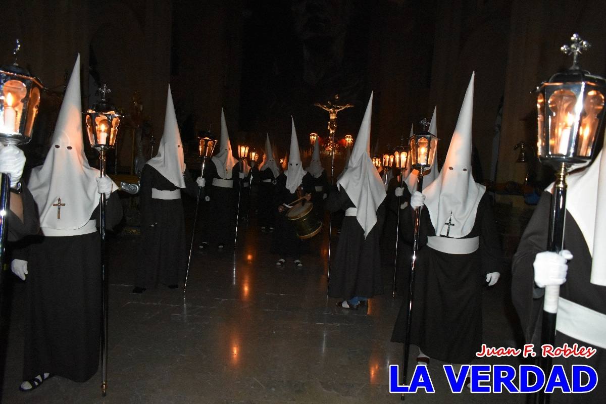 El Cristo de los Voluntarios inunda de solemnidad la medianoche