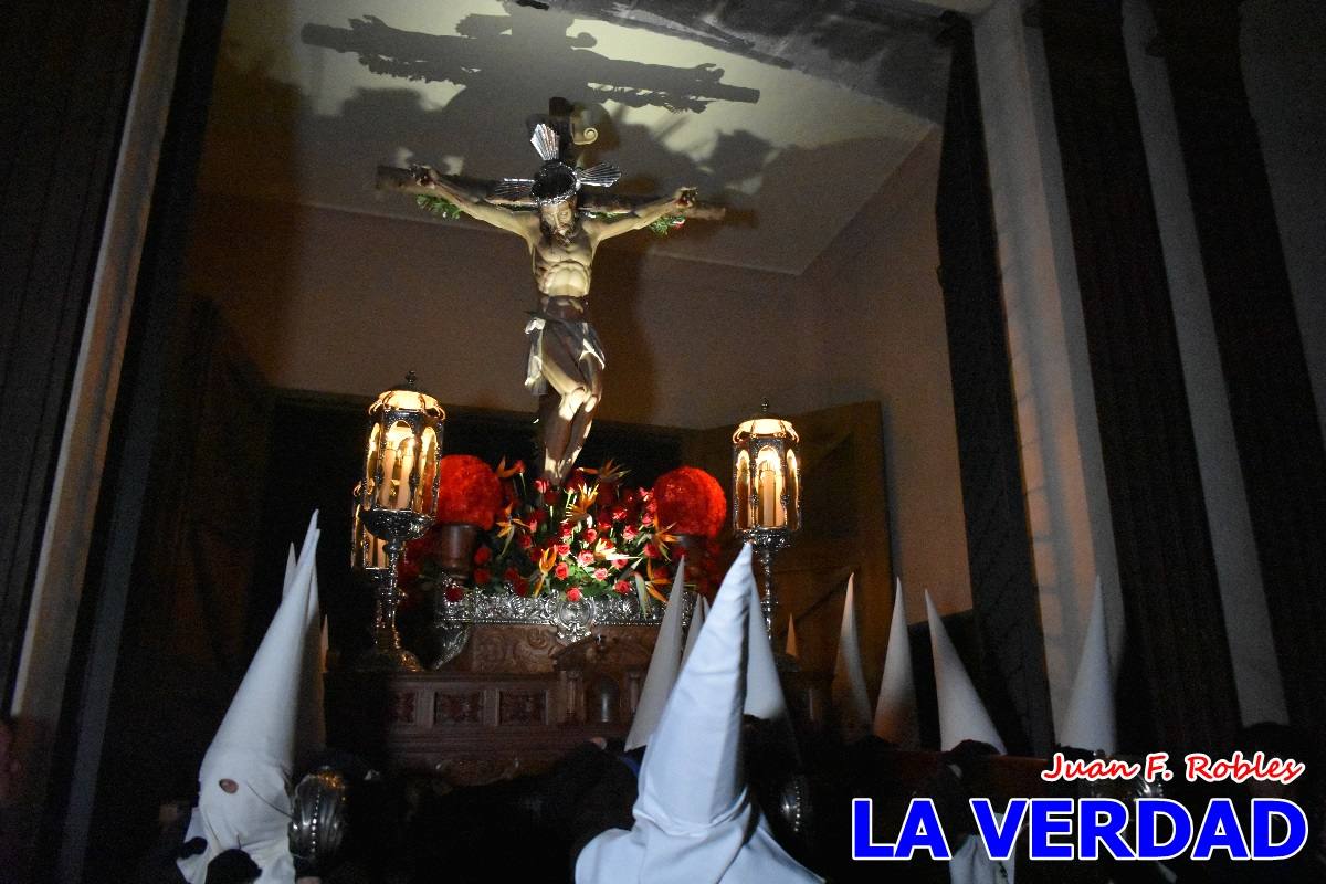 El Cristo de los Voluntarios inunda de solemnidad la medianoche