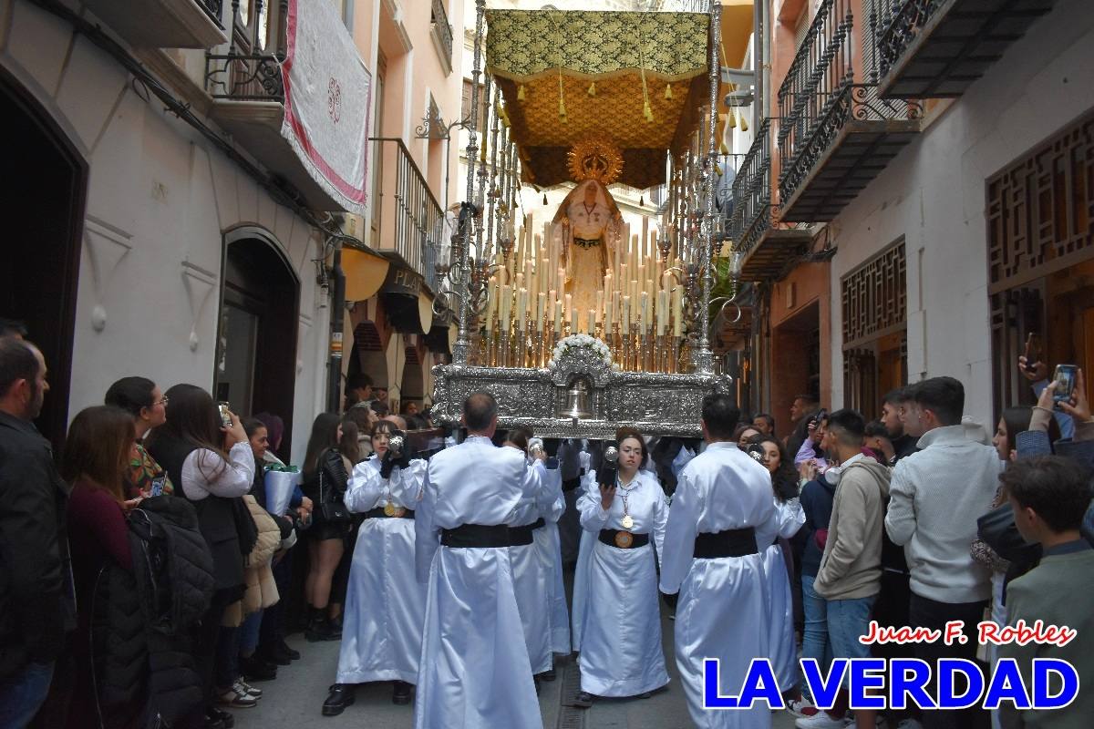La Virgen Blanca reinó en la tarde del Jueves Santo