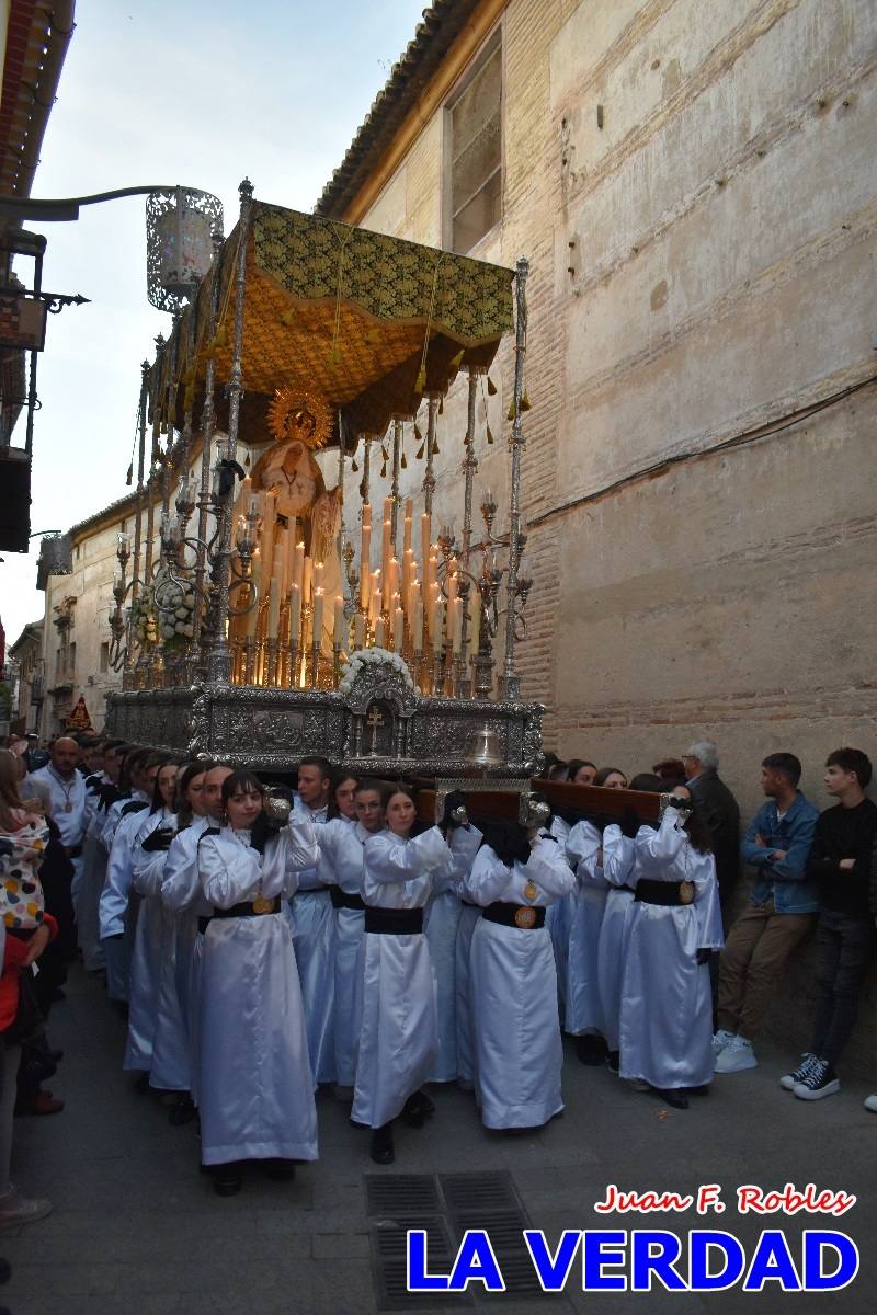 La Virgen Blanca reinó en la tarde del Jueves Santo